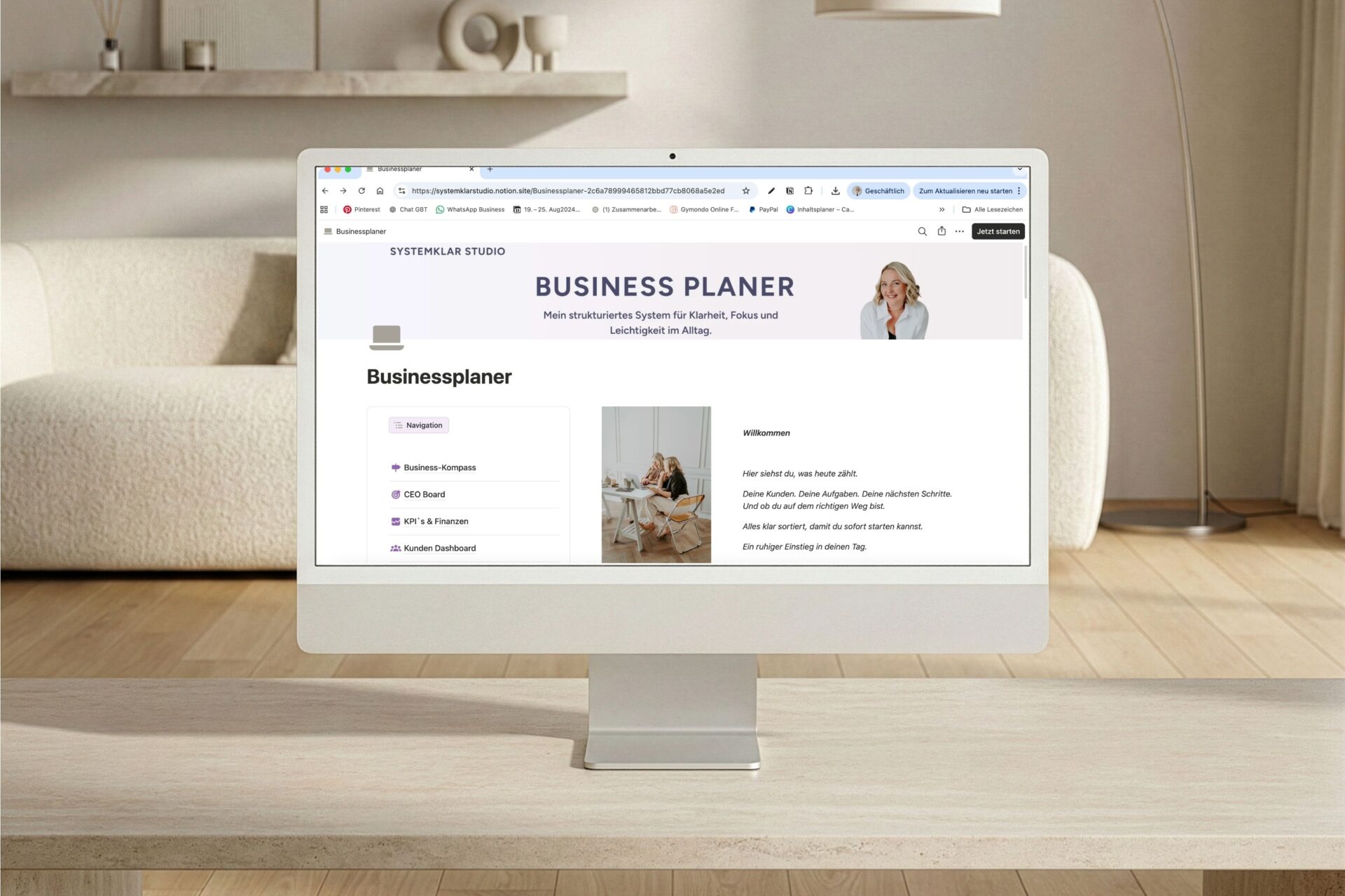 iMac mit geöffnetem Notion Businessplaner und Navigationsbereichen – Second Brain mit Notion für Solo-Selbstständige